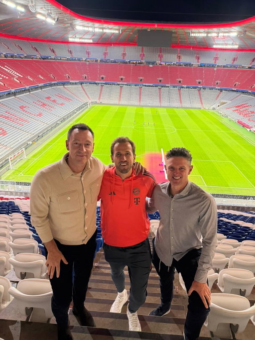 Fantastic night watching @fcbayern win. Congratulations @harrykane on another milestone… 400th club goal!!! 👏🏼