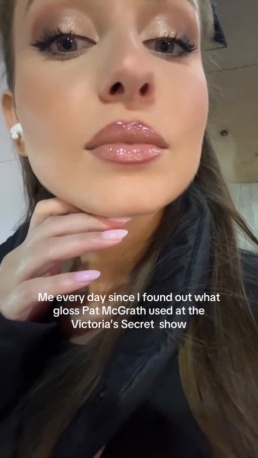 Filming the whole lip combo asap!!! @patmcgrathreal has the best glitter glosses!! 💕💕 
.
.
.
.
.
.
.
#patmcgrathlipgloss #victoriassecretfashionshow #victoriassecretlipgloss