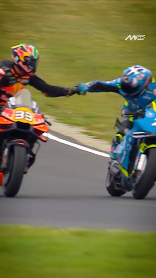 Literally EVERYONE congratulated @raulfernandez_25! 🫂🥹

#AustralianGP 🇦🇺 #MotoGP #RaulFernandez