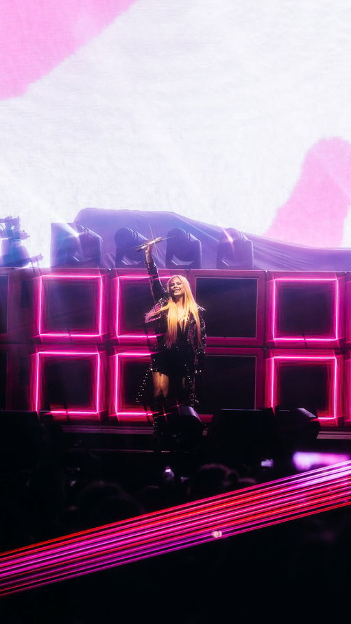 THE MF’ING PRINCESS!!!!!!!!!! 🖤☠️🖤☠️ @avrillavigne 

🎥: @codyburkhardt @clinton_lane_ @collin_fpv 
@daltoncampbell @leahsems 

📸: @sophiajuliette