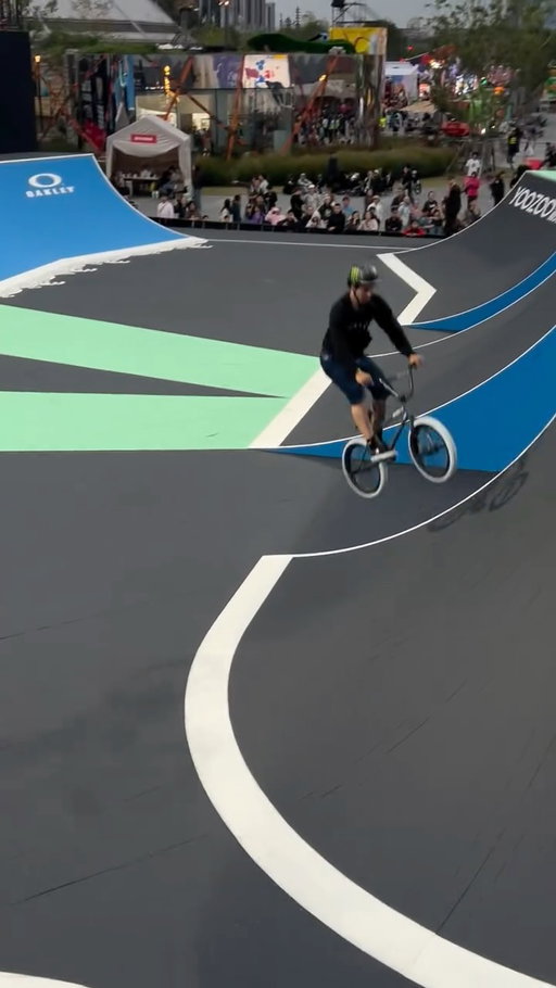 K.P is so comfortable on the bike 💥
@kevinperaza 

#FISE #FISEShanghai2025 #actionsports