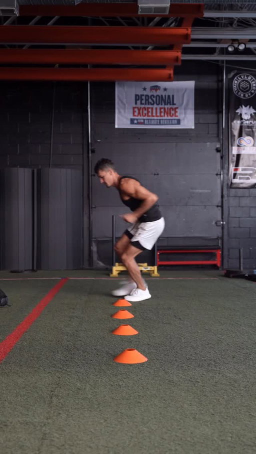 Cone Drills To Build Speed, Agility & Jump! 🔥

🗣️ Movement is a skill — and cone drills are one of my favorite ways to refine it. These aren’t just for athletes; they teach your body how to move efficiently, react quickly, and stay explosive.

💪🏽 Train for performance. Move with purpose.

#SpeedTraining #AgilityDrills #AthleticPerformance #TrainLikeAnAthlete #MovementMatters