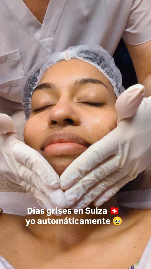 Modo latina sobreviviendo al invierno activado 😅❄️💆🏽‍♀️Nivel de relajación 💯😊 

Mi cuidado de la piel solo lo dejo en manos de @skincare.vip 🥹🤗

Porque entre tanto frío, ¡una se merece un mimo así! 🧖🏽‍♀️

.
#LatinasEnSuiza #InviernoEnSuiza #esteticasuiza #suiza #RelaxTotal #estéticaSuiza  #CuidadoDeLaPiel #BellezaEnSuiza #SkincareVip #hautpflegeSchweiz
#kosmetikstudio #belezaSuíça
#cuidadosComAPeleSuíça
#kosmetikSchweiz #beautySwitzerland
#swissskincare #switzerlandbeauty
#selfcareSwitzerland