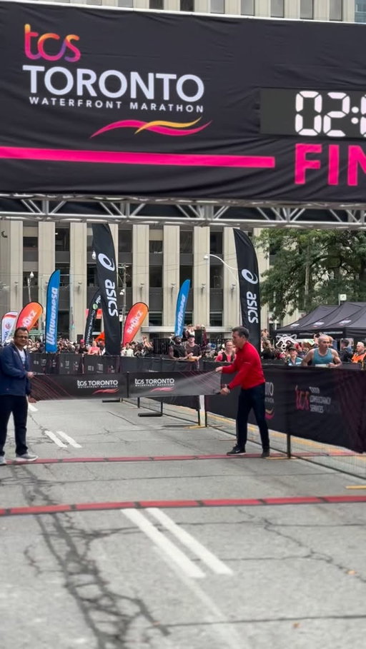 The Champion of the men’s TCS Toronto Waterfront Marathon is Leonard Langat (Kenya) in 2:08:05

#TOwaterfront42K

 @tcsnorthamerica @asicsrunning @worldathletics @athleticsont @athleticscanada @canadianrunning @irun @citiusmag