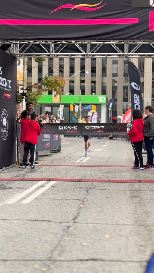 And the Canadian champion of the men’s TCS Toronto Waterfront Marathon, in his marathon debut, is Ben Flanagan in 2:15:41

Congratulations, Ben! 🇨🇦

#towaterfront42k 

@tcsnorthamerica @asicsrunning @worldathletics @athleticsont @athleticscanada @canadianrunning @irun @citiusmag