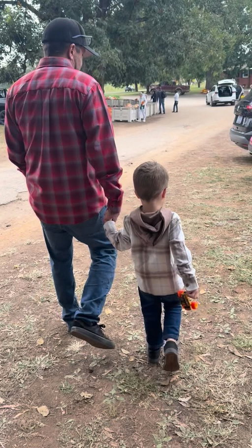 Soaking up all the good times before they grow up. We enjoyed the pumpkin patch together.🎃