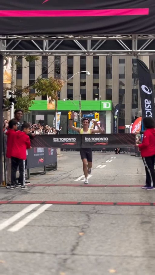 Ben Flanagan wins 2025 Canadian Marathon title in debut! 🏆🇨🇦

What a way to kick off a marathon career! Flanagan takes the crown at the Toronto Waterfront Marathon, crossing the line in 2:15:39 and bringing home the national title.

Ben Flanagan remporte le titre canadien 2025 dès ses débuts en marathon! 🥇🇨🇦

Première course sur 42,2 km, première victoire ! Il s’impose au Marathon de Toronto Waterfront en 2:15:39 et devient champion national.