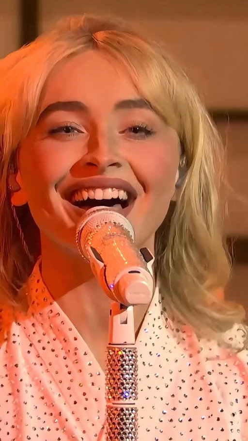 there’s nobody’s son, not anyone left for @sabrinacarpenter to believe in 🎶 #SaturdayNightLive