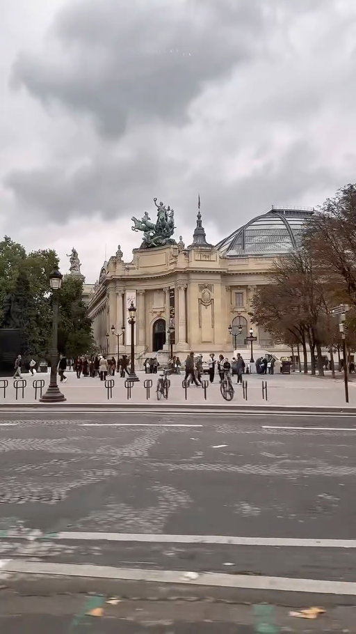 Ein Zeichen euern Eltern, ein stück zurück zugeben. Damit ist nicht das Materielle gemeint, die Kleinigkeiten sind meist für die Eltern riesig!