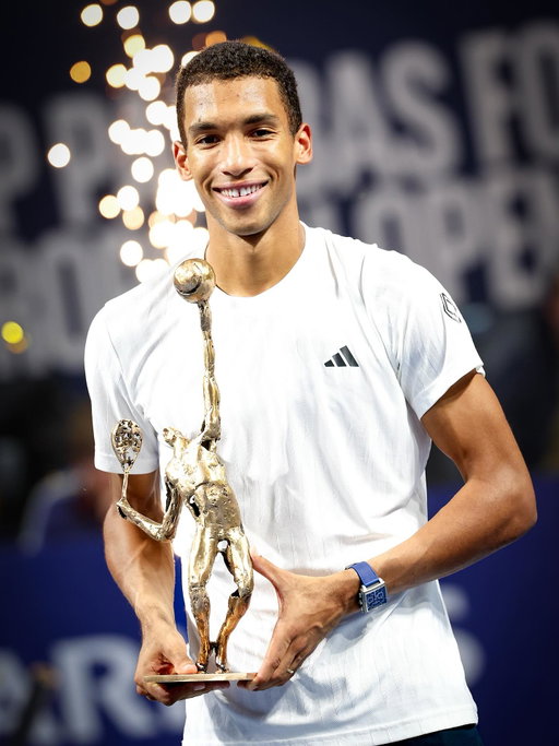#8 feels extra sweet 🏆
Putting everything into it to share these moments with my people 🙌🏽❤️

Thank you for the special week Brussels🙏🏽 Not done yet

📸: @atptour | @bnppfeuropeanopen
