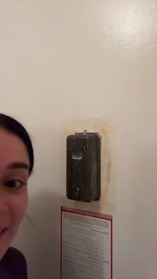 restoring my door from the landlord special (part 3) using paint remover and engineering 🤗 🎀 🤌🏼 #contractor #nyclife #imjustagirl #paintremoval #nycapartment