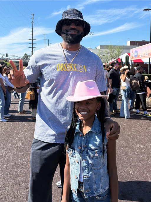 Big shoutout to the @lakers . They are such a great family run, and now new ownership, business. Thanks to @lukadoncic and @kingjames for taking a picture with my first grandchild @tru_jru_ and thanks to @austinreaves12 for flicking up with my son in law @yunglayback