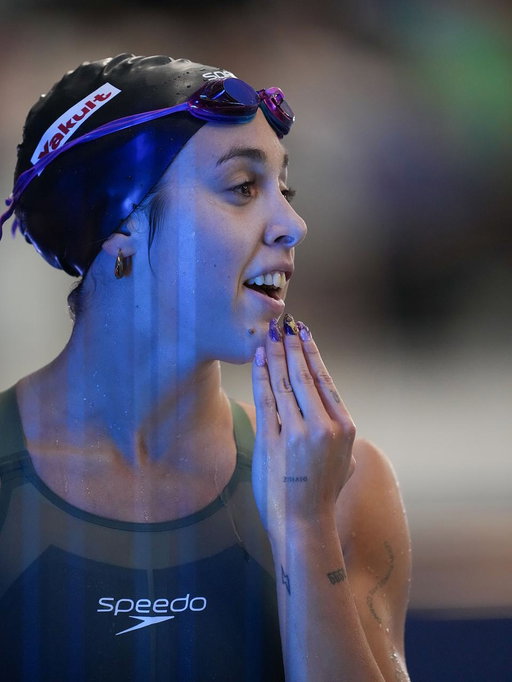 2/3 stops done for this year’s World Cups🪩 Been having a fun time trying out new events (aka I just did my first 1500m since 2013😂)

Getting better & better as the tour goes & extremely excited to finish it on home soil🇨🇦 See you soon Toronto💙