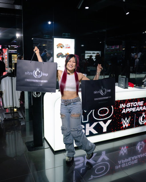 It may have been last Wednesday, but how can we forget the incredible @iyo_sky in our Melbourne, Aus store 🏆️💫 #wwe