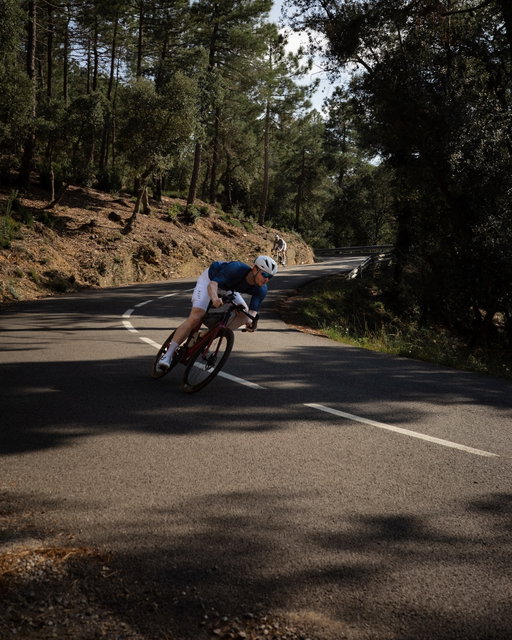 Girona Day 2 | Coastal ride- a day full of quick descents, lovely views and constantly surging ahead, trying to get the moments of ripping the corners downhill 🤜🏻 Definitely one of my favourite rides in the area- it always delivers.
-
-
#descending #gironacycling #cyclinggirona #SYNcc#ridewithfriends#fromwhereiride#lifebehindbars#justrideit#sekabikes