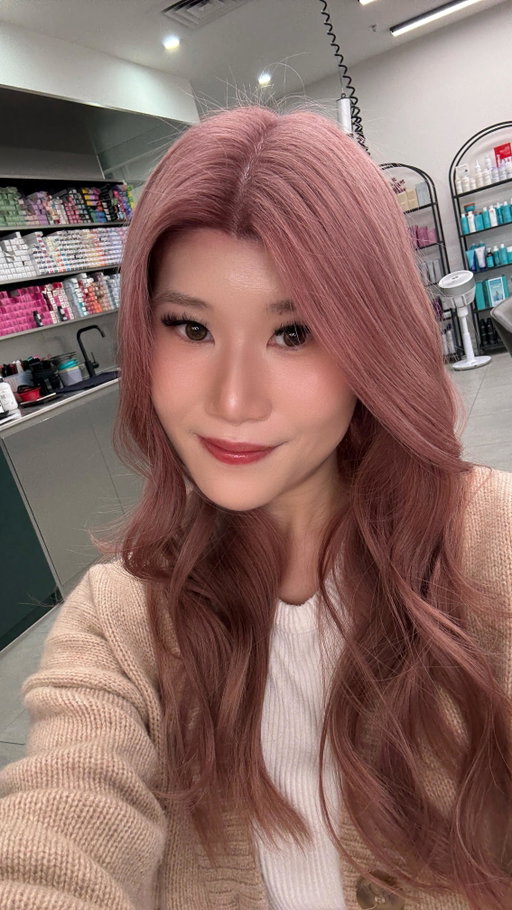 back to my roots: bleach, wash, colour, repeat… and somehow ended up pink 💕 this viral hair trend was honestly harder than it looks 🫨 @arinnihair 

 #애쉬베이지 #올리브베이지 #hairtransformation #hairtrends #hairtransition #salontransformation