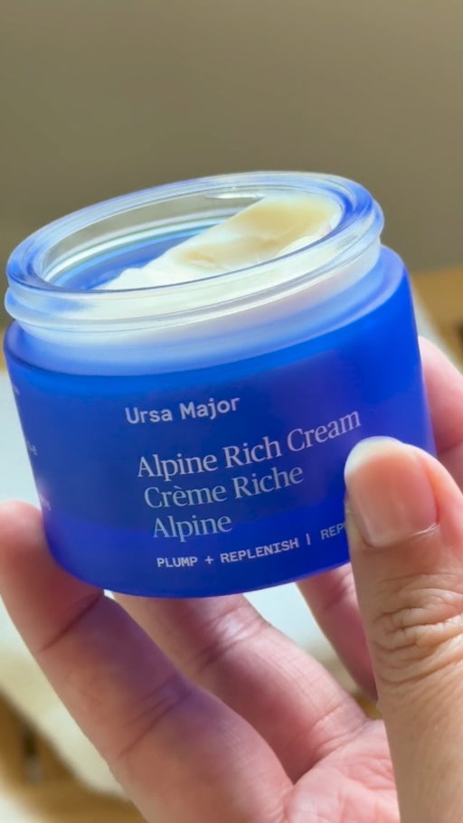 Peace of mind = knowing exactly what's in your moisturizer (and relying on it to protect your skin when the weather gets cold and dry). 

Our Alpine Rich Cream delivers on both 🏔️✔️