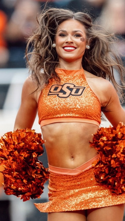 DANCIN IN THE COUNTRY !!! 🤠🖤

Loving this new country dance we debuted back at the Houston football game !!! 🧡

Choreographed by @jenniferamburn