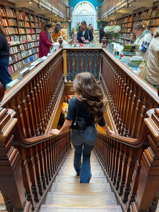 solo travel is good for the soul 🍎🫶🏻🪁📚♥️