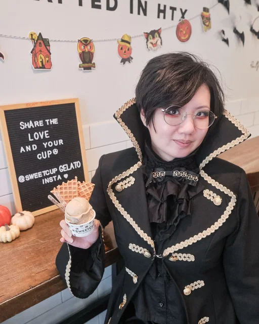 🧄 Vampire's Delight Halloween special at Sweet Cup Gelato 🧛🏻 

Garlic gelato is back for the spooky season, baby! Great for repelling vampires with its deep caramel, umami flavor. The balance of creamy, savory, and sweet is a real treat. It is such a unique delight, be sure to get a scoop or two. Very limited batch for the rest of October!

📍 Sweet Cup Gelato @sweetcupgelato
3939 Montrose Blvd, Houston, TX 77006

#houstonfood #houstondesserts
ice cream what to eat in Houston desert spooky October fall autumn weird exotic flavor foodies ouji Alice and the pirates