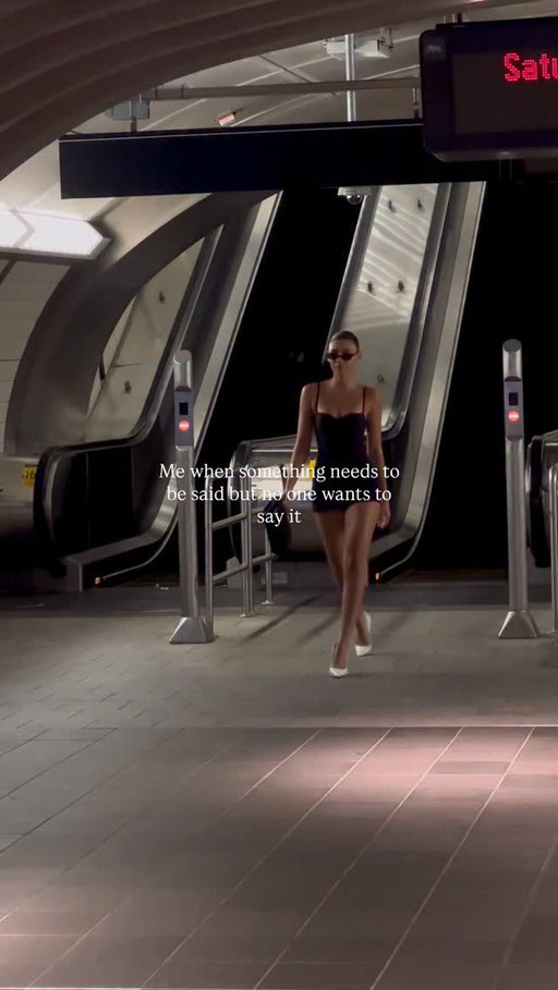 Stand aside 🤝🏼
-
-
-
-
-
-
#modelwalk #fashionmodel #runwaywalk #runwaymodel #highfashionmodel #90ssupermodels #relatablereels #thatgirlaesthetic #relatablecontent #confidence
