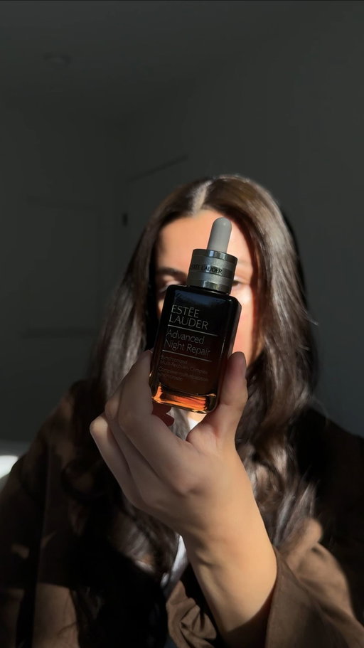 C’est le moment parfait pour découvrir mes essentiels @esteelaudercanada pendant le Sephora Holiday Savings Event! 🍂

Le sérum Advanced Night Repair est le soin multifonction qui lisse les ridules, hydrate jusqu’à 72 heures, booste l’éclat et protège la peau grâce aux antioxydants. Dès la première nuit, la peau est plus lisse, uniforme et lumineuse.

Le fond de teint Double Wear Stay-In-Place, #1 chez Sephora, offre une couvrance modulable, un fini mat naturel, contrôle la brillance et résiste à l’eau et aux transferts pendant 24 heures. Il reste impeccable toute la journée et existe en 55 teintes pour convenir à toutes les carnations.

Profitez de jusqu’à 20 % de réduction pendant le Sephora Holiday Savings Event avec le code EVERYTHING.

@sephoracanada 

#EsteePartner