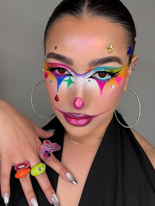 🎪⭐️🎀💚

Literally how some of y’all be viewing my makeup 🤡 Finally got around to doing some Halloween makeup. If you want me to stop doing clown makeup every year, you’re gonna have to pry that brush out of my hands!! 💞

PRODUCT DETAILS 👉🏼

FACE
🎪 @milkmakeup Hydra Grip Primer
🎀 @charlottetillbury Airbrush Flawless Foundation 
🩵 @mentedcosmetics Full Time Brightening Concealer 
🎪 @toofaced Chocolate Melting Bronzing & Sculpting Stick 
🎀 @smashboxcosmetics  Blush Stick (Pink PNG)
🩵 @kimchichicbeauty Puff Puff Pass Loose Setting Powder *USE CODE “LEXILALAMAKEUP15” FOR 💰 OFF*
🎪 @Fentybeauty Pro FIlt’r Soft Matte Powder Foundation
🎀 @benefitcosmetics Hoola Bronzer 
🩵 @jasonwubeauty Blush (Hydrangea)
🎪 @sheglam_official Chroma Zone Highlighter 
🎀 @kaleidosmakeup Space Age Highlighter (Moon Cruiser)

BROWS 
🎪 @nyxcosmetics The Brow Glue, The Brow Glue Crazy Lift 
🎀 @Dominiquecosmetics Brow Frame 

EYES 
🎪 @colourpopcosmetics Fade Into Hue Palette
🎀 @kimchichicbeauty Holy Sharts *USE CODE “LEXILALAMAKEUP15” FOR 💰 OFF*
🩵 @threadbeauty Wing It Liquid Eyeliner 
🎪 @officialbloodlinebeauty Water Activated Liner Palettes 
🎀 @madebymitchell Colourcase 
🩵 @blendbunnycosmetics Ellis Palette 
🎪 @jlashusa Kawaii Dollz Lashes (Sunshine) 

✨ SPARKLE @jelliwinkcosmetics Pigment (Snow)

LIPS
🎪 @unearthlycosmetics Lip Pencil (Carnage)
🎀 @nyxcosmetics Smooth Whip Matte Lip Cream (Onesie Funsie) 
🩵 @jelliwinkcosmetics Pigment (Ultraviolet)

Makeup, Makeup trends, Halloween makeup, Clown makeup, Neon, Star makeup, Halloween 2025

#halloween2025 #halloweenmakeup #clownmakeup