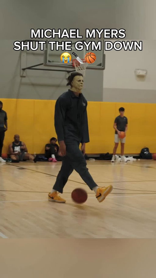 Michael Myers was HOOPING 😭🤣
•
•
•
#basketball #halloween #michaelmyers #jdub #scary
