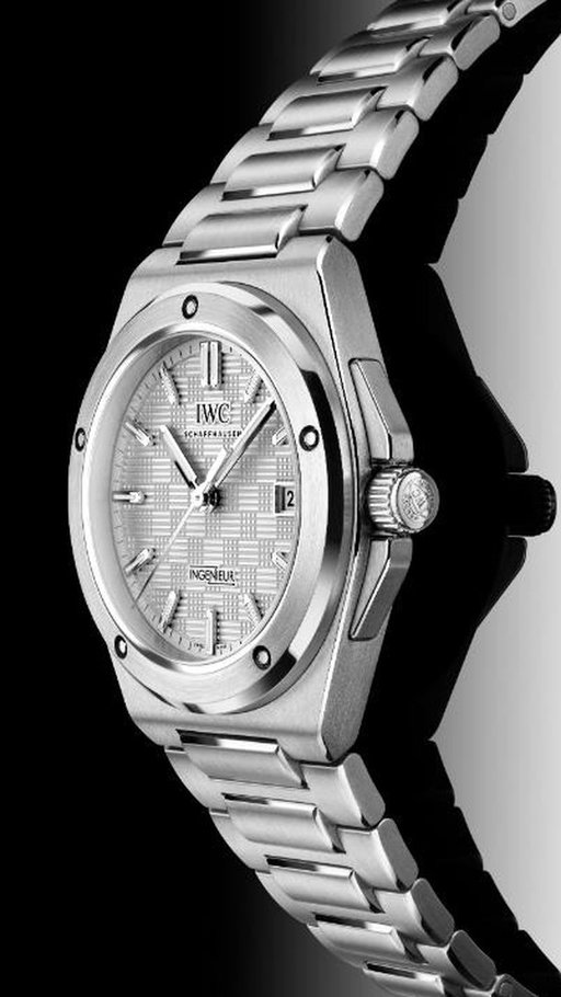 Ingenieur Automatic 40: Engineered, Reference 328902.

🔗 Link in bio.

#IWCwatches | #IWCingenieur | #FormUndTechnik