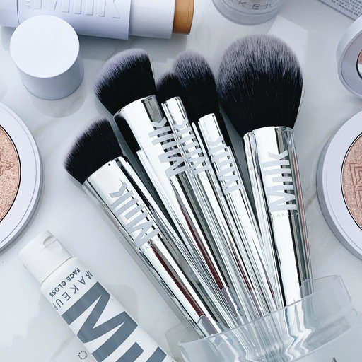 SEVEN YEARS LATER and these are still some of my absolute favourite brushes! None have fallen apart or disappointed me in any way!!! Milk does a body (and face) good!! @milkmakeup 🥛🥛@sephoracanada @sephora 

#milkmakeup #milkfamily #milkmakeupxsephora #makeupbrushes #veganbeauty #veganbeautyproducts #crueltyfree