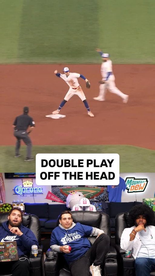 Just your standard double play 

#bluejays #mariners #baseball #sports #mlb