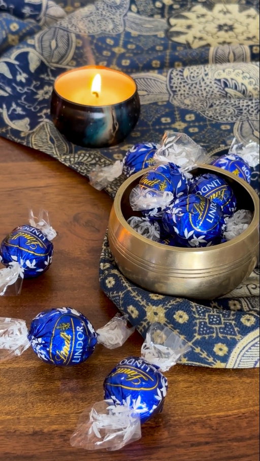 Celebrate the Festival of Lights with a touch of Lindt luxury. 🪔🍫💫⁣
⁣
May your Diwali be filled with warmth, sweetness, and unforgettable moments shared with loved ones. 🎉⁣
⁣
#HappyDiwali #LINDOR #SweetIndulgence #CelebrateLight #ChocolateJoy #DiwaliCelebration