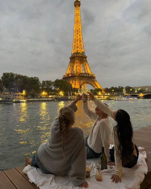 Postcards from Paris 🥂

Pinterest aesthetic, Parisian style, fall fashion, Eiffel Tower, girls trip, Pinterest girl, girl friendships