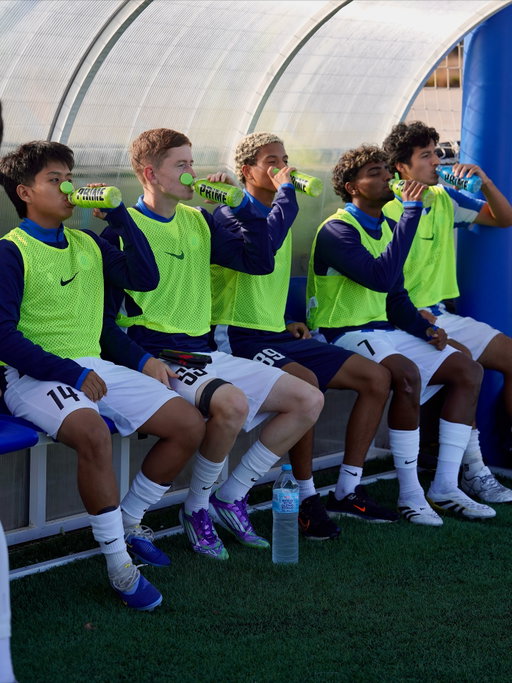 Twice the sip, twice the drip with IDA Valencia 💧😮‍💨 
-
-
-
-
#football #spain #valencia #futbol #fútbol #sports #athlete #futbol #mom #viral #hydration #drink #sports #athlete #youthfootball #footballgame #footballplayers #soccer #soccerplayers