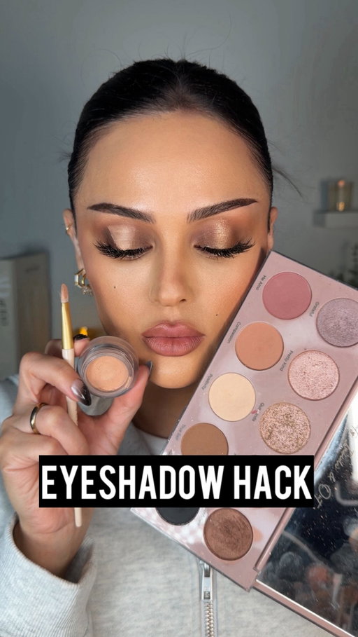 If blending + eyeshadow= scares you💀 This hack’s for you ✨

Essential palette @dominiquecosmetics 

#eyeshadow #makeuphack #makeup #makeuptutorial  #makeuptips