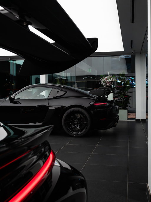 Two RS Legends. One garage spot. Which would you take home, the GT3 RS or the GT4 RS? 

Comment your choice below. 

The GT4 RS is currently available at Porsche Redwood City. 

#porscheredwoodcity #gt3rs #gt4rs #porschers #porscheperformance #porsche #porschemotorsport
