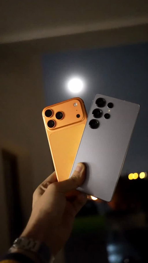 iPhone 17 Pro Max vs Samsung Galaxy S25 Ultra MOON Camera Test. Who rules the moon? 🌙👀 
.
.
.
.
.
#tech #samsung #iphone #technology #galaxys25ultra #iphone17promax