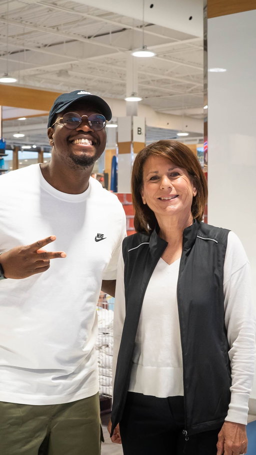 Pour Lisa, le programme de rabais sur les achats pour les employés est un avantage précieux : elle peut pratiquer ses sports favoris avec de l’équipement à prix réduit! 👌🏻

Joins-toi à l’équipe pour en profiter toi aussi - tous les détails via le lien dans la bio.