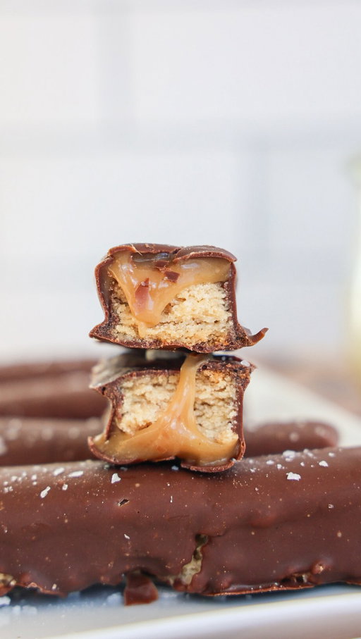 It’s mind blowing these healthier Twix bars only require 6 ingredients. 🤯 the gooey caramel is SO good & I think they’re even better than the store bought version 🙈

✨comment LINK & I’ll message you the recipe or click the link in my bio & itll take you to it! :)

They’re vegan, gluten free, & refined sugar free so hopefully suitable for most!! I know you guys will loveeee!! TAG me if you try! ☺️

#twix #halloweenrecipes #healthydesserts #glutenfreedairyfree #homemadetwix #vegantwix