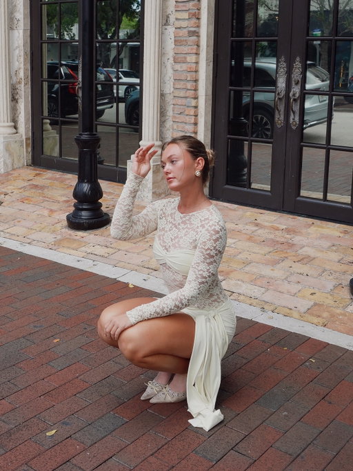 golfer off duty 

#golfer #offduty #lioness #yellow #lacedress #fashion #miami #fall #fallfashion
