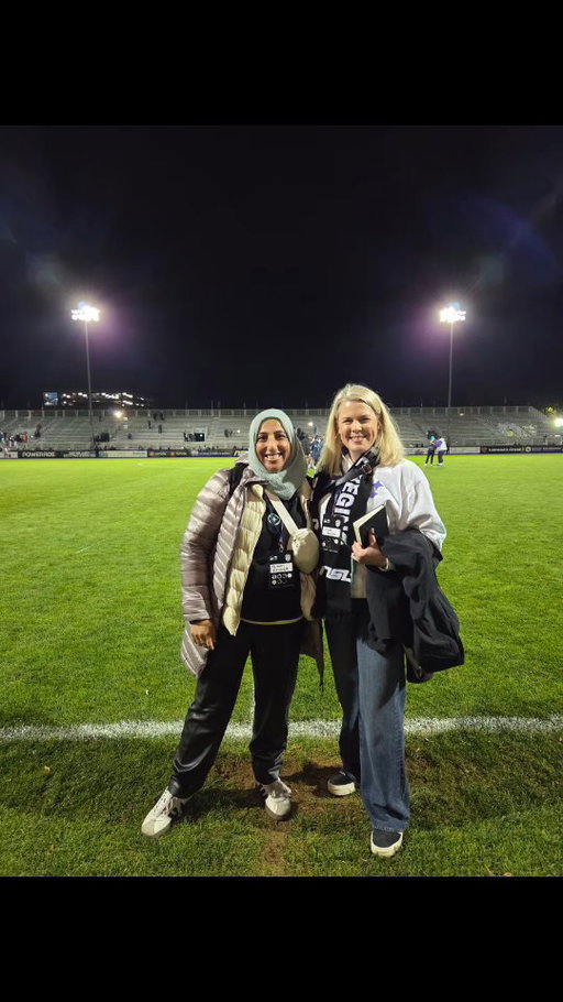 Me and @signabutler went to @hfxtidesfc  final match of the season against @ottrapidfc
Rapid took the match 2-1 but what a time! Thank you to the Tides for hosting us and letting us take photos and film everywhere. For two soccer-playing kids from Halifax- now women in journalism and sport media, this was off the charts. Actual dream come true. And meeting @jawslynfromthetides was everything I hoped for. 
Meet your heroes, kids. It's a beautiful thing.
Can't wait for next season!
 #NSL #CBCSports  @northernsuperleague  @cbc.sports