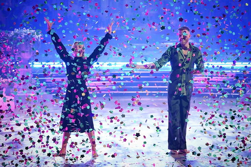 Oh, what a pair they are 🤩 Scott and Rylee opened #WickedNight with a magical Contemporary ✨ #DWTS