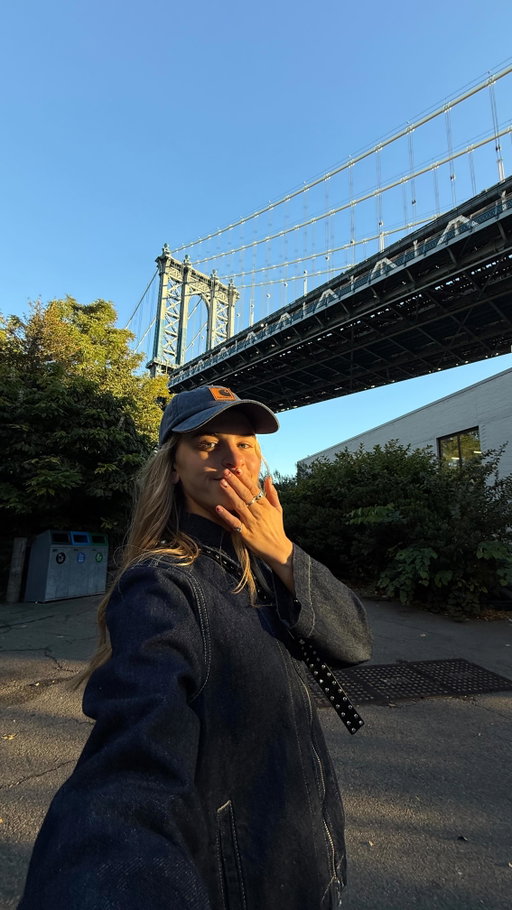 MAGIC!!! a must do at sunrise on a trip to nyc🥹✨🌅🍵 #nyc #brooklynbridge #brooklyn #nyctodo #goodmorningnewyork