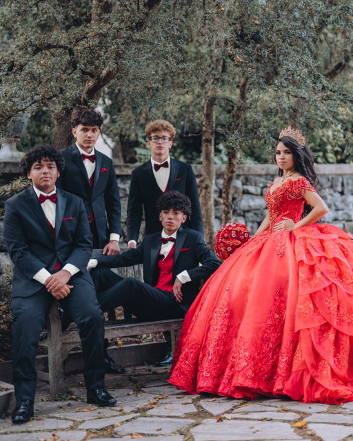Big news: we now offer rentals for Quinceañeras! 🎉

Grandes noticias: ¡Ahora ofrecemos alquileres para fiestas de Quinceañera! 🎉

From classic to bold, celebrate in style with tailored looks for every theme, fit, and budget.

De lo clásico a lo audaz, celebra con estilo en atuendos personalizados para cada tema, ajuste y presupuesto.

@estradaphotography1