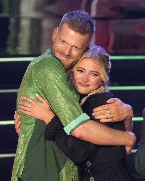 Feeling devastrated and trying to decipherate saying goodbye to Scott and Rylee last night during #WickedNight 💖 Send them your well wishes today! 💚 #DWTS