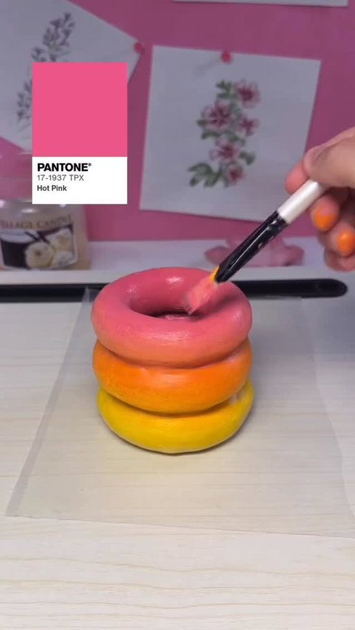 @chambremauve Elegir el color siempre es una buena idea 🌈

Me encantó esta creación inspirada en la paleta cálida y suave de @pantonelatinoamerica 💛🧡🩷