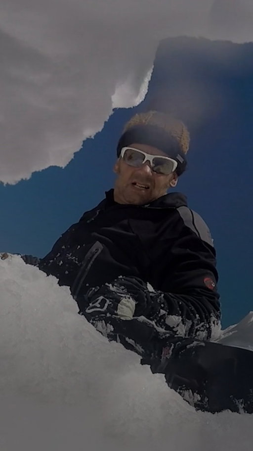 On the mountains, things can turn perilous in an instant—as this skier discovered when he was swallowed up by a crevasse. 

#ExtremeRescues is streaming on @hulu.
