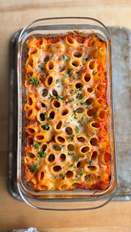 Honeycomb Pasta Bake 😍

If you’re looking for something cozy and simple that feels fancy AF…this is for you! 

I might have beef with WW for calling a serving 11 points, but it’s only 328 calories! It’s easy, hearty, tasty, and looks like you put a lot more effort in than you did.

This loaf pan makes 4 servings. Each serving is:
328 calories
10g fat
51g carbs
3g fiber
11g protein
11 WW points

Serve this with a side salad and some chicken meatballs or sausage and you have a complete meal that looks (and tastes) like it took hours. ❤️ You need to make this!!!

Ingredients:
8 oz (measured dry), cooked Rigatoni pasta
1 cup light Alfredo sauce
1 cup pasta sauce
4 tablespoons grated parmesan cheese

Instructions:
1. Cook the pasta according to the package instructions, drain and let cool. 
2. Spray your loaf pan with avocado oil spray. 
3. Spread out 1/2 of the Alfredo sauce on the bottom of the dish. 
4. Stand all of your pasta up, filling the dish.
5. Pour over the pasta sauce, spreading it out so that it sinks into the pasta. Add the other half of the Alfredo sauce on top, spreading it evenly.
6. Sprinkle with the grated parmesan, cover with foil, and bake at 375F for 15 minutes. Remove the foil and bake an additional 15 minutes, and broil 2-4 minutes afterwards if you like an extra golden crunch. 

#weeknightmeals #honeycombpasta #pastabake #wwrecipes #cozymeals