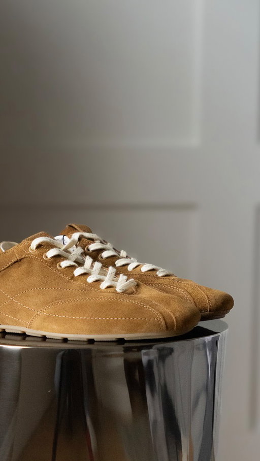 Good alternative to the Dries Van Noten Suede sneakers. Would you wear these? 

@zara @zaraman 

.

#designerdupe #mensfashion #style #minimalsneakers #sneakers