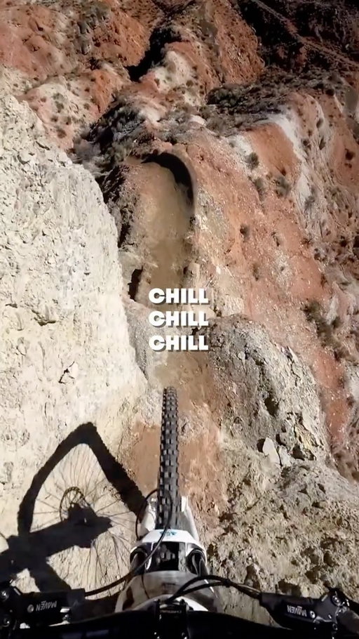 casually chats her way down the mountain 😨
@hannahbergemann sending her way into 2nd place at her very first #RedBullRampage. Take a bow 👏🥈

Missed the show? Full replay on Red Bull TV.
#freeride #pov #mountainbike